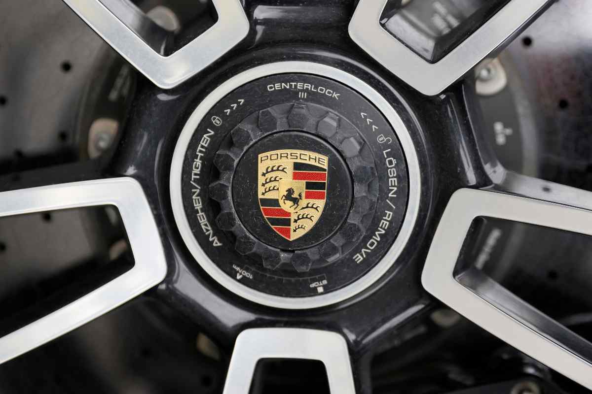 Porsche in regalo per chi compra un condominio