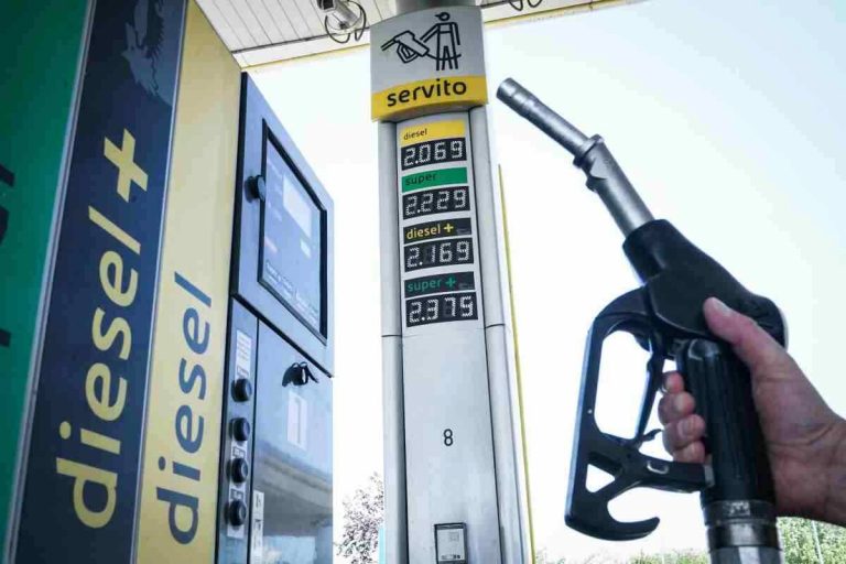 Non si può più fare benzina al self service
