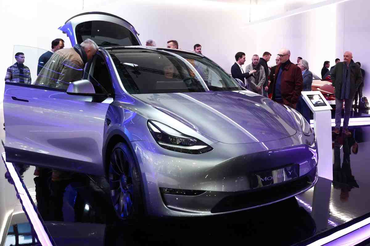 Sale il prezzo della Tesla Model Y