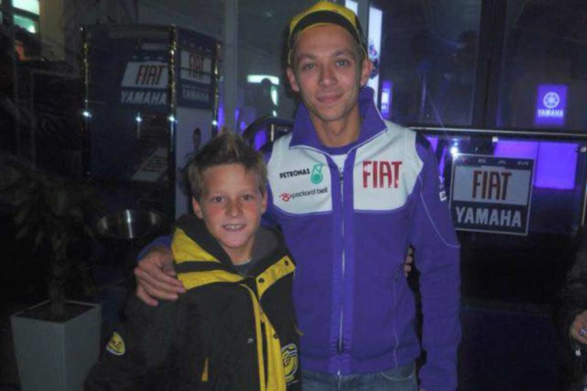 Questo bambino ha atteso due ore per una foto con Valentino Rossi