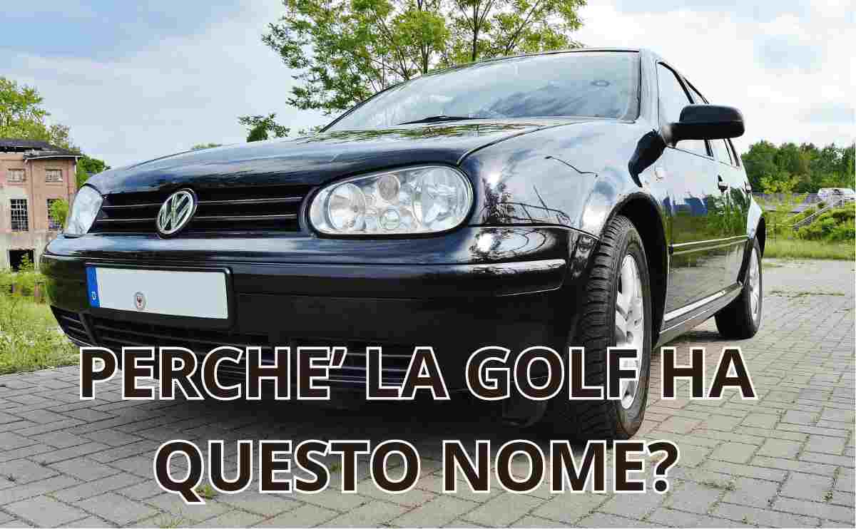 Automobile Golf posteggiata presso l'abitazione