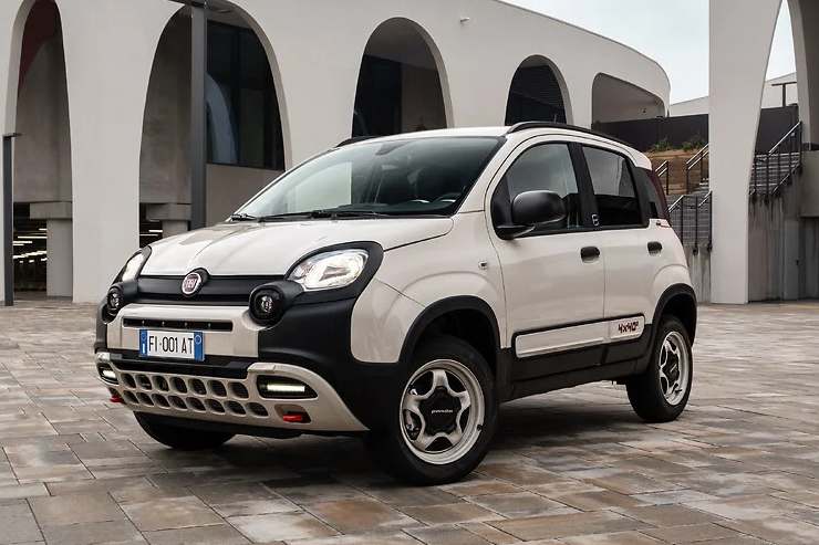 FIAT Panda novità modello 2024 ibrida SUV