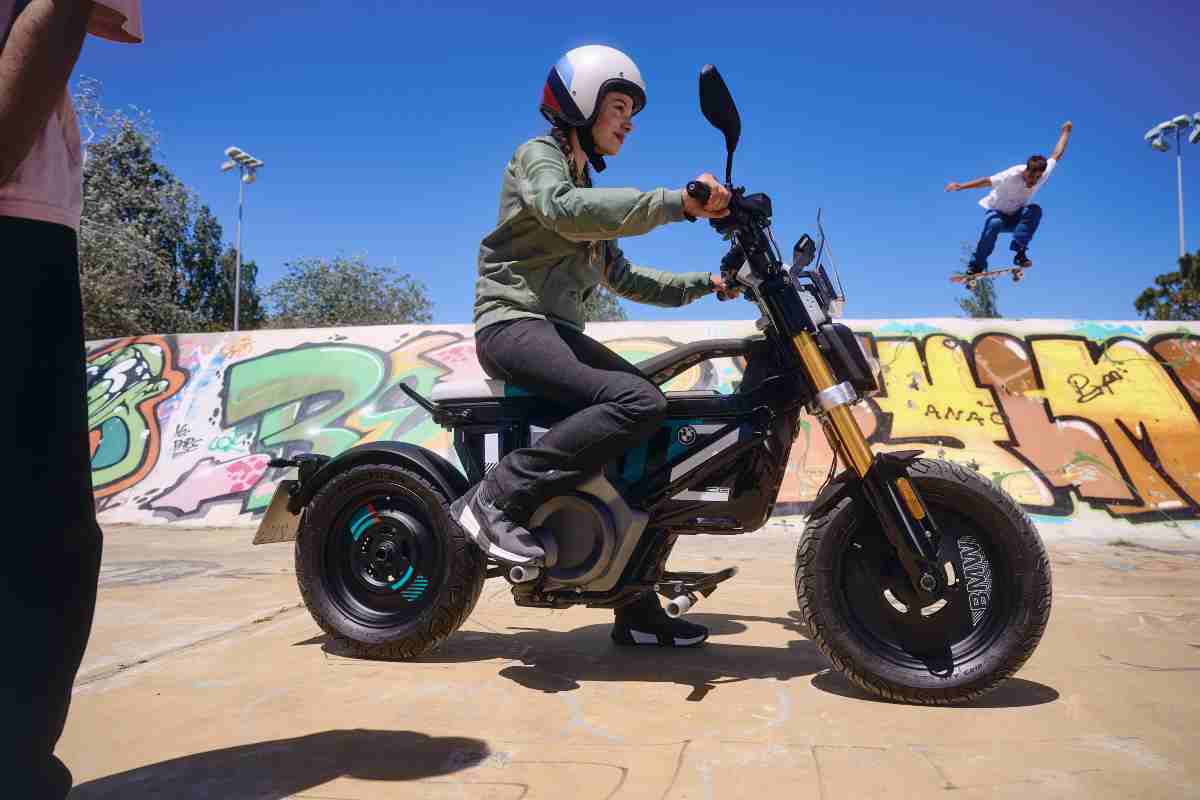 nuovo scooter elettrico bmw ce 02