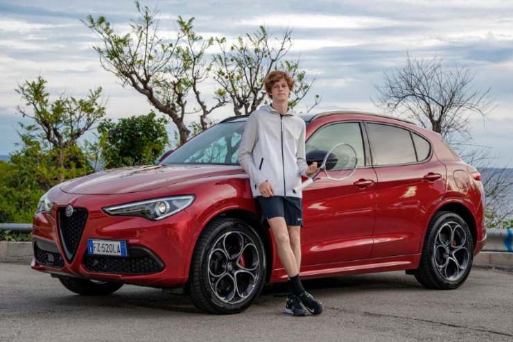 Jannik Sinner Alfa Romeo Stelvio auto novità