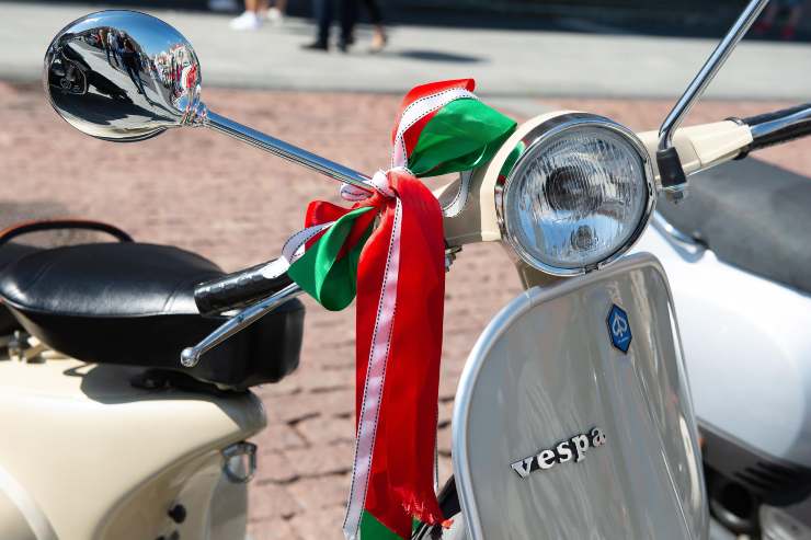 Vespa Piaggio patrimonio italiano negato firme mozione