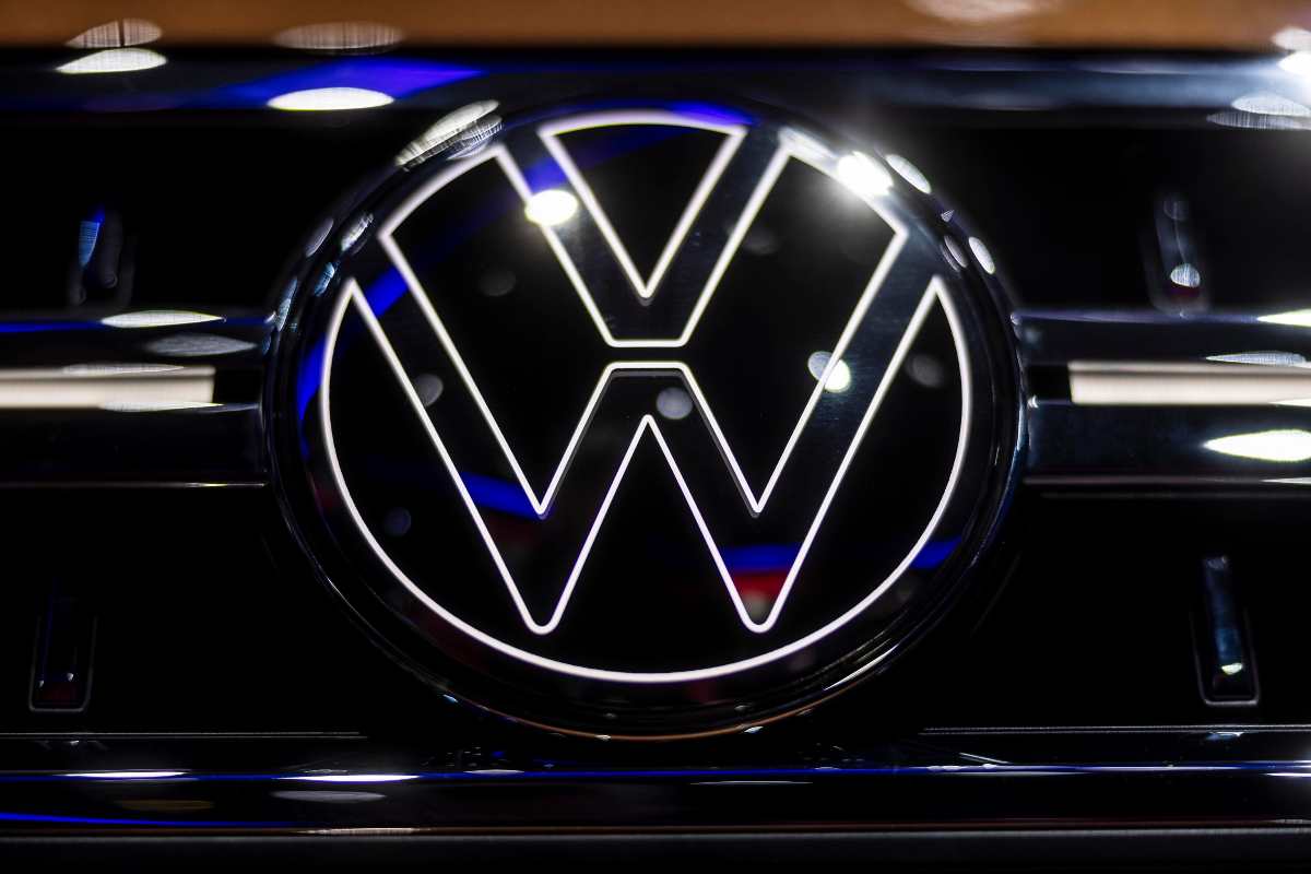 auto elettriche prezzo dimezzato batterie volkswagen