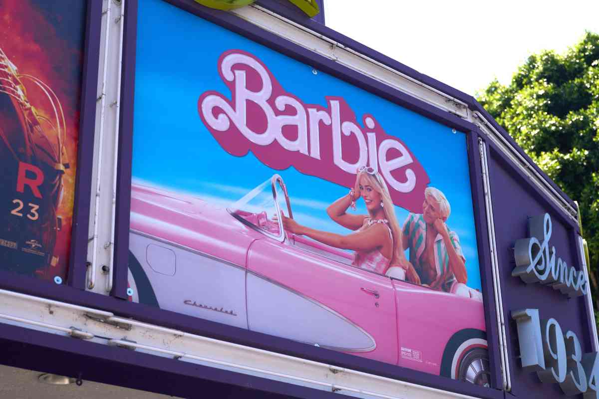 Barbie, la targa BAR 8IE in vendita a un prezzo assurdo