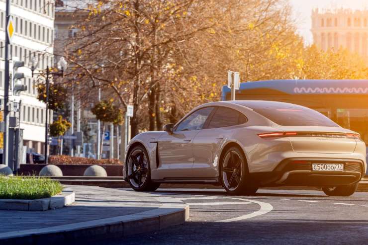 Acquistare una Porsche Panamera a 25€, possibile o no