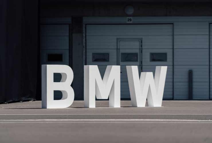 BMW rivoluziona il mondo delle auto colore arte L'i5 Flow Nostokana