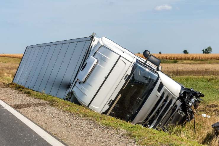 TIR perde traino carico incidente autostrada feriti A12