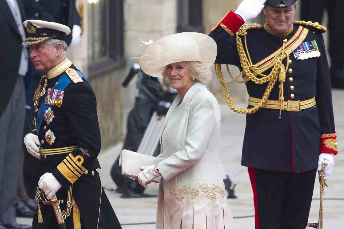 incidente auto buckingham palace casa reale arresto