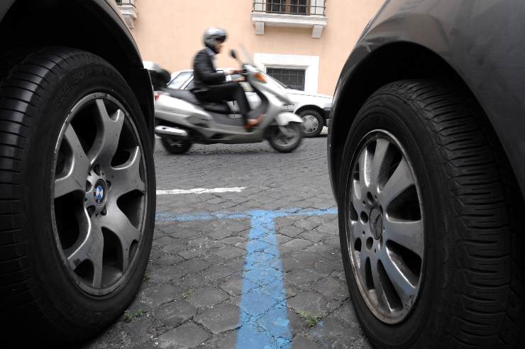 Strisce blu cambiamento auto Milano zone attenzione