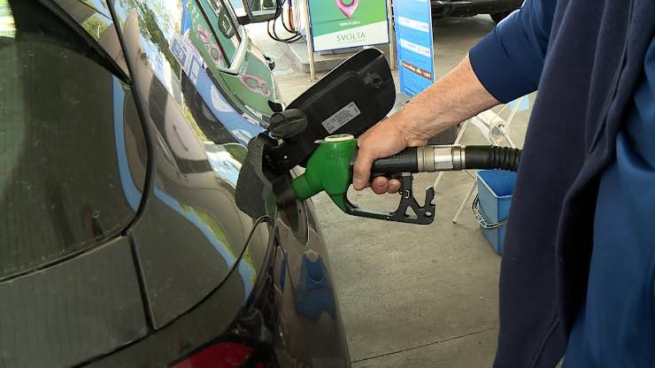 Benzina aumento dei prezzi