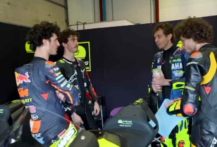 Valentino Rossi, il ritorno al Mugello è da brividi bagnaia grohl kravitz yamaha