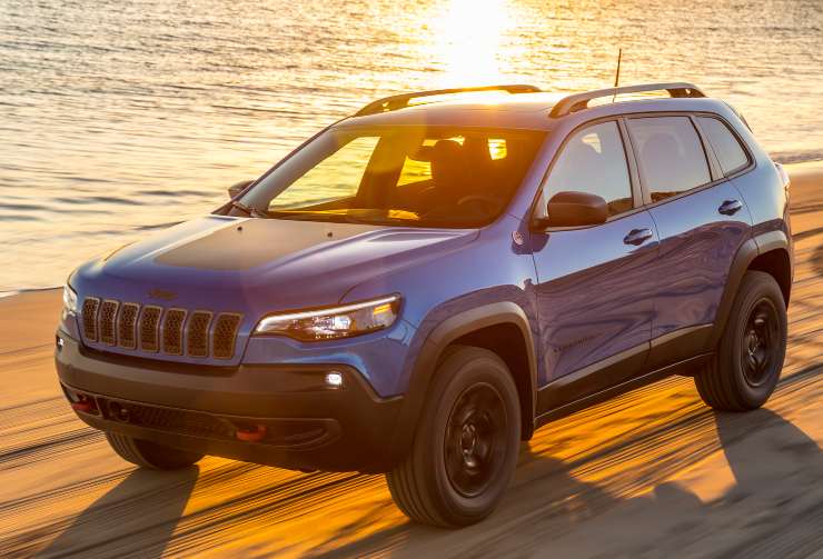 Stellantis Gruppo problemi Jeep Cherokee richiamo freccia