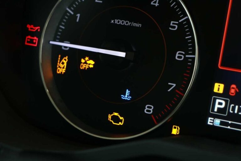 Spia motore accesa, la soluzione in pochi semplici passi: