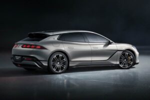 Denza sfida Mercedes
