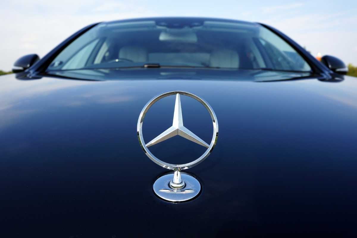 Mercedes si scaglia contro i costruttori europei