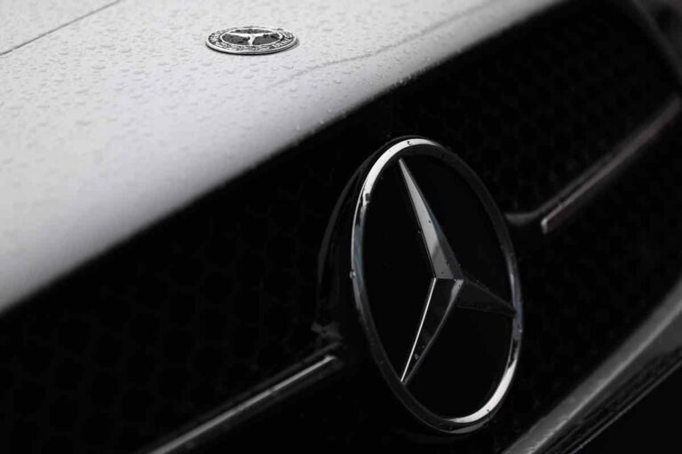 Mercedes scatta il richiamo