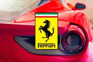 Ferrari, cambio fake sulla prima EV