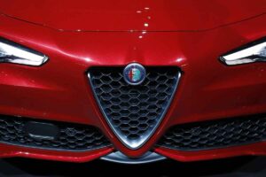 L'Alfa Romeo sportiva più amata di sempre rinasce sul web: il nuovo modello sembra una piccola Porsche (FOTO)