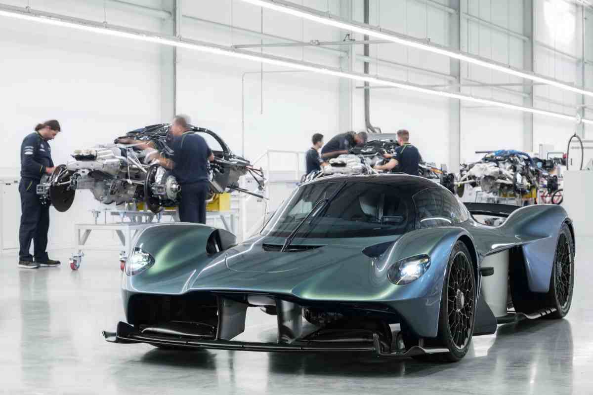 La Valkyrie presenta un motore V12 
