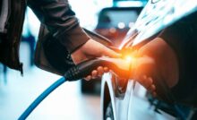 Auto elettrica vicino un altro fallimento