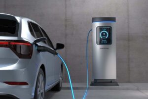 L'elettrico convince sempre meno: cambiano i piani del colosso, ecco la decisione