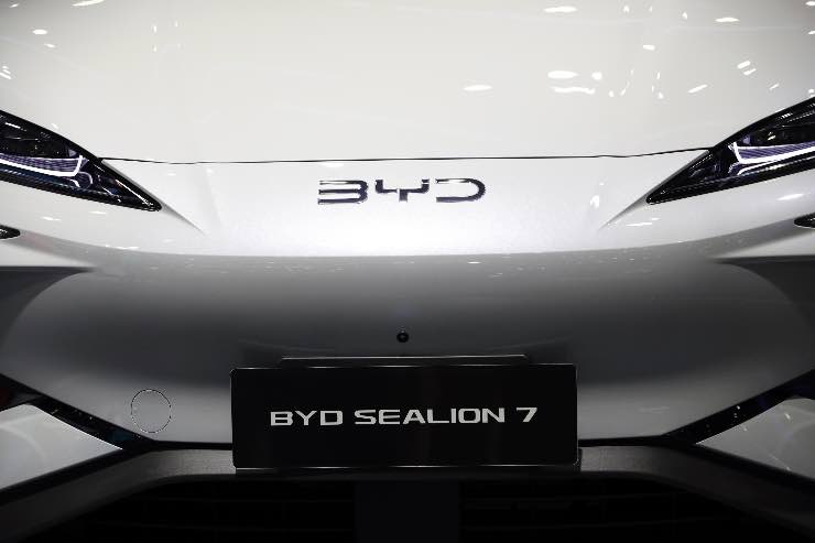 BYD punta sull'ibrido
