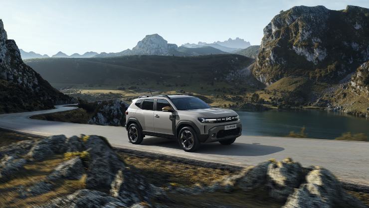 Dacia Duster tua a 100 euro al mese