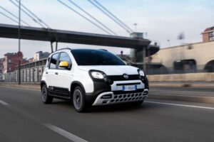 FIAT Panda ibrida, il costo per percorrere 100 km: i dati sui consumi la rendono una best seller