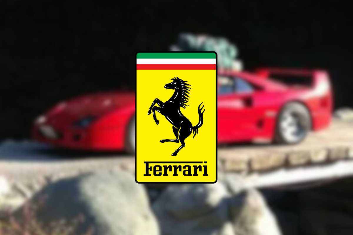Ferrari F40 usata per fare camping: le modifiche che l'hanno resa perfetta per le gite avventurose