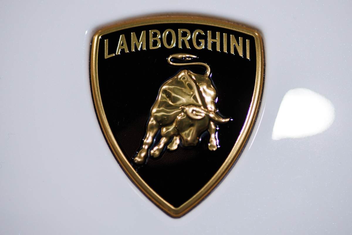 La Lamborghini Urus più bizzarra mai vista: l'hanno stravolta e sul web è polemica (FOTO)