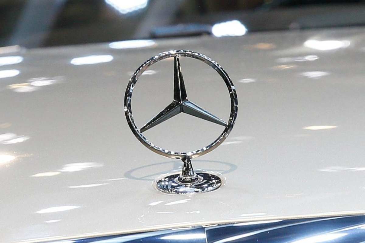 Questa vecchia Mercedes ha quasi 1 milione di km: un elemento da 14 euro l'ha "salvata" e resa eterna