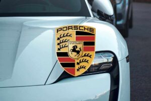 Porsche, l'ammissione sull'elettrico che mette tutti in imbarazzo: la verità che potrebbe cambiare tutto