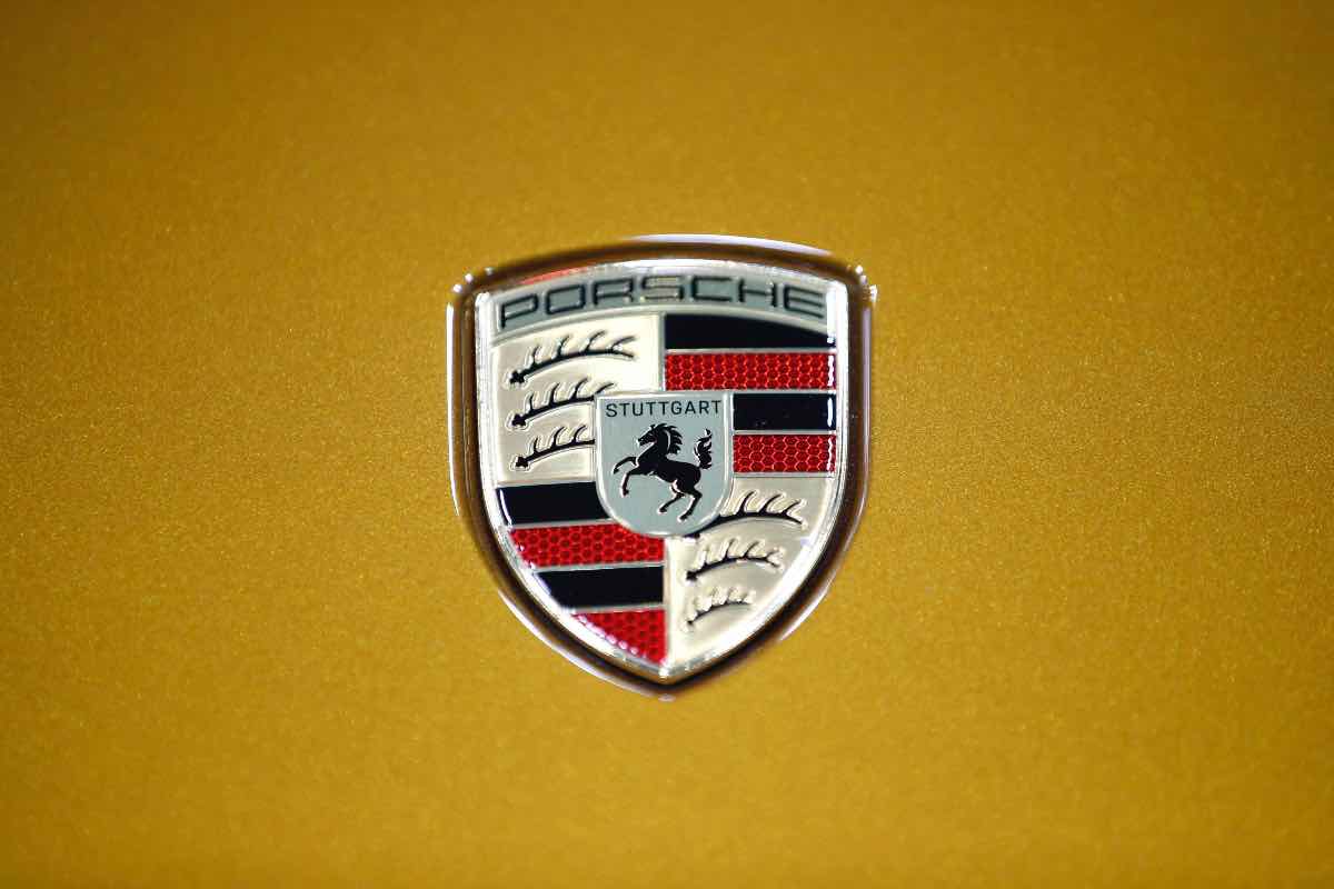 Porsche crollo totale