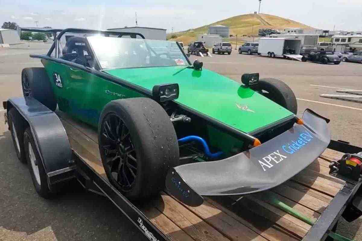 Una EV super leggera pensata per correre 
