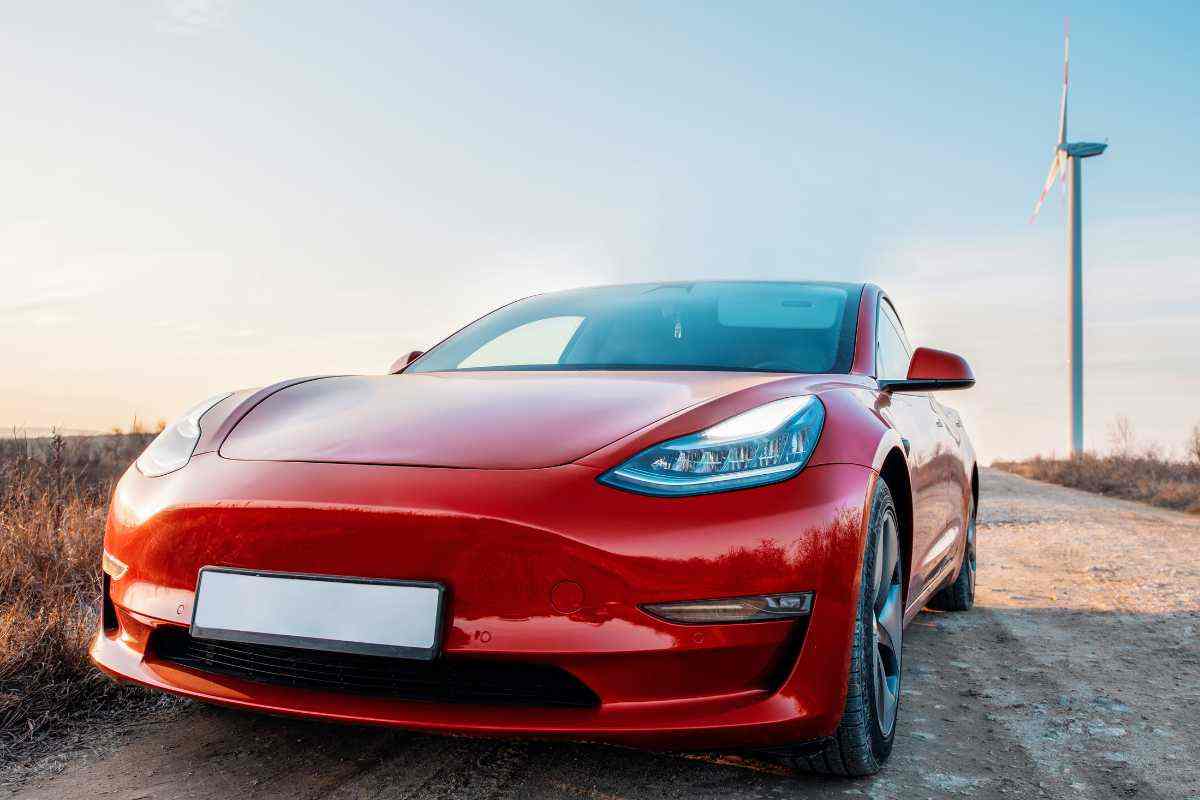 Quanti km possono affrontare le auto elettriche? Il fattore decisivo che emerge dal test (VIDEO)