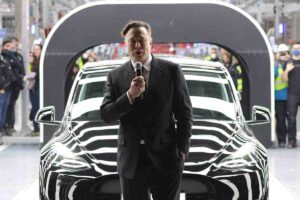 Tesla, trapelano altre novità terribili: la decisione presa fa tremare tutti gli operai