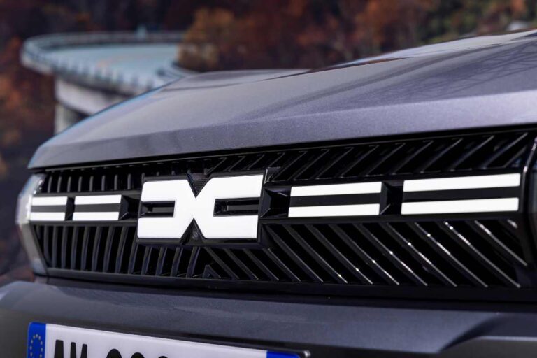 Scatta il richiamo per queste auto a GPL: allarme per la Dacia, il rischio per la sicurezza è enorme