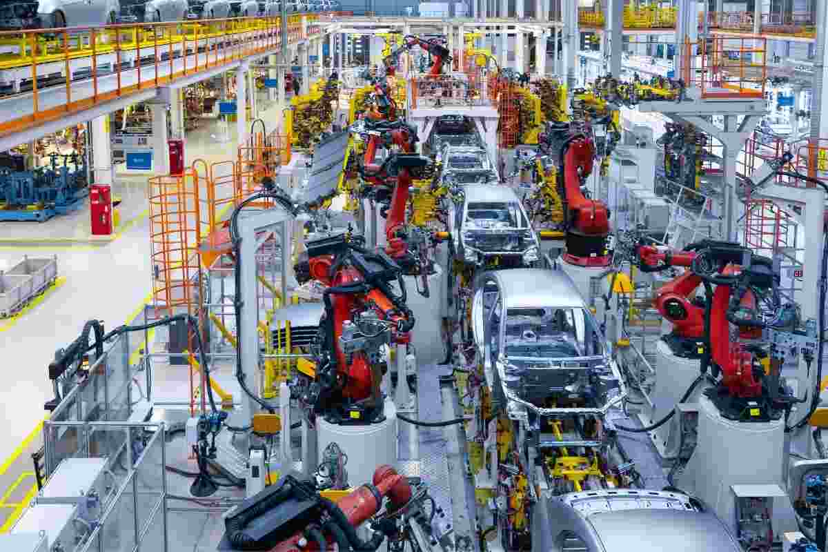 Il colosso tedesco dell'auto entra in crisi: tanti problemi, cause e possibili soluzioni mentre gli operai tremano