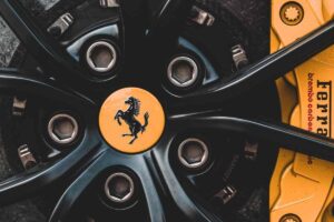 La Ferrari più divertente di sempre: ha una potenza mai vista e queste caratteristiche la rendono unica