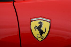 Rende la sua Ferrari unica e per lui diventa un disastro: "l'errore" diventa fatale