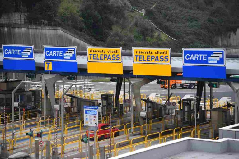Questo trucco non lo conosce nessuno, ma vi farà risparmiare con il Telepass: cosa bisogna fare