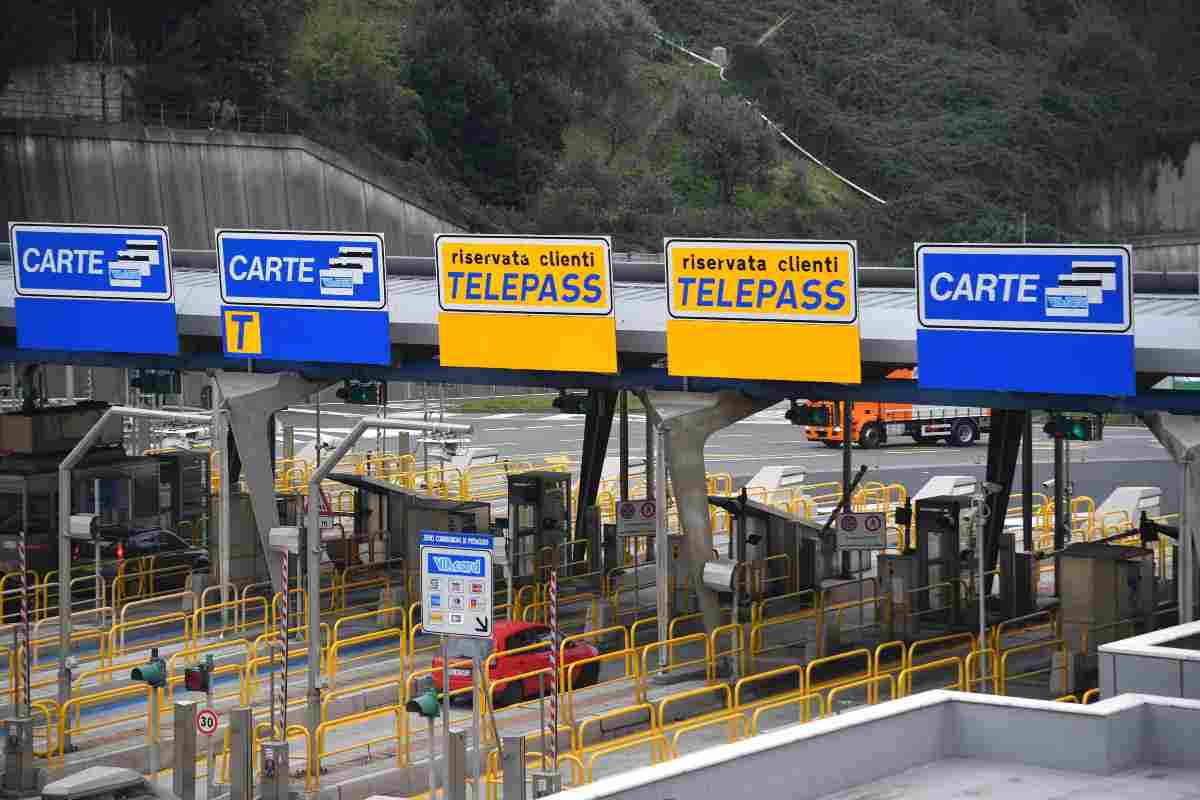 Questo trucco non lo conosce nessuno, ma vi farà risparmiare con il Telepass: cosa bisogna fare