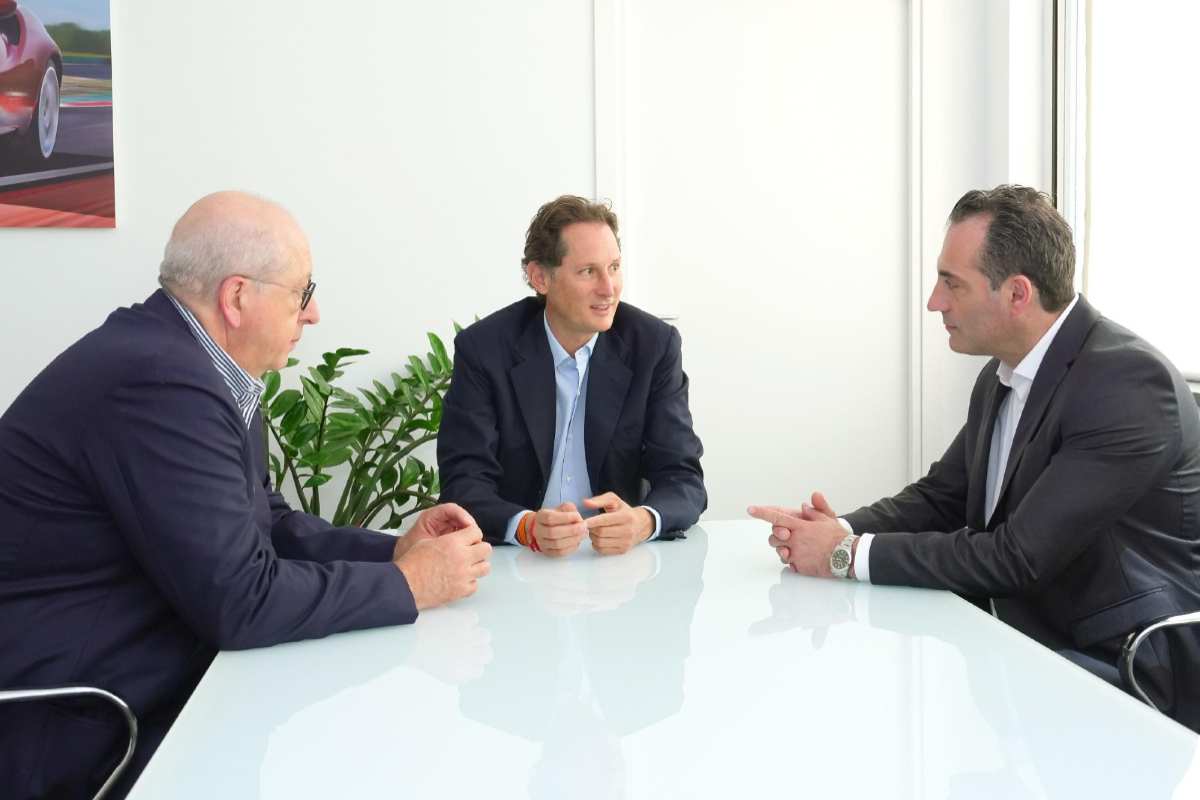 John Elkann operazione
