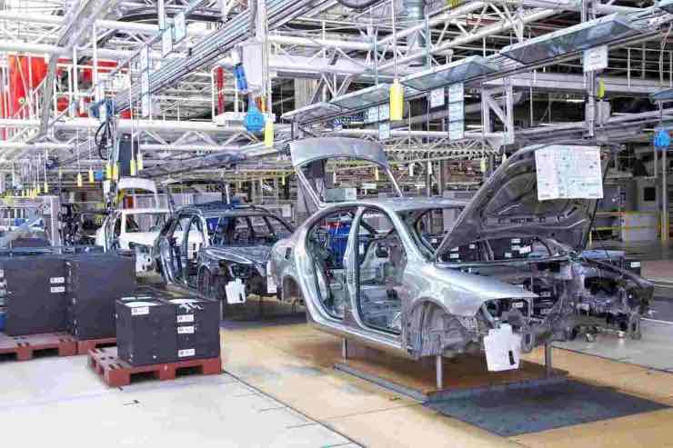 Fabbrica auto dati inquietanti dalla Germania