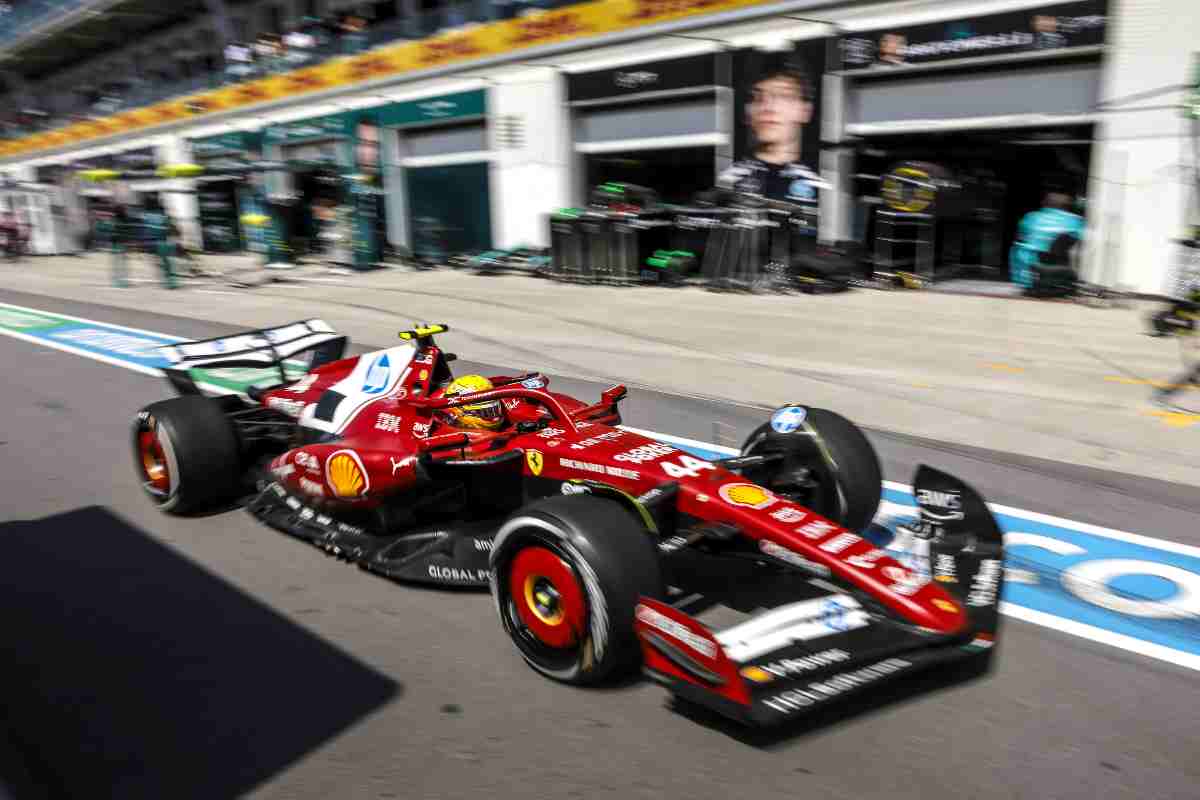 Anonimo in pista, arrembante fuori Hamilton