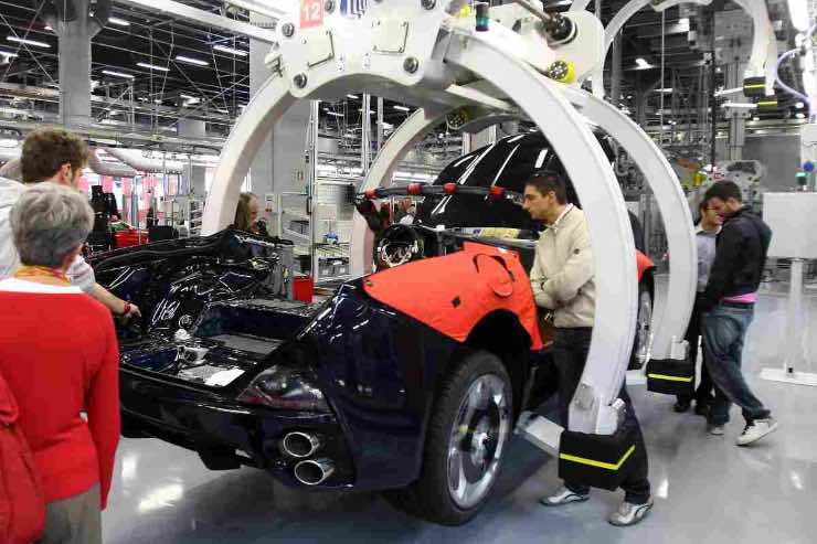 Ferrari operai guadagno medio 1.549 euro al mese