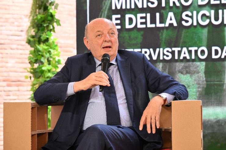 Gilberto Pichetto Fratin punta sull'auto elettrica